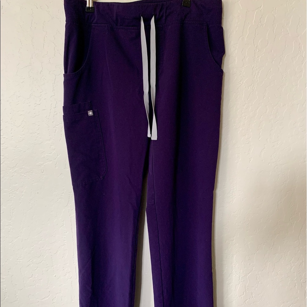 FIGS CARGO PANT SIZE M PURPLE